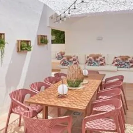 Walk To Ushuaia, Hi & The Beach! - 6Br Villa - Charming Patio & Private Pool Ibiza stad