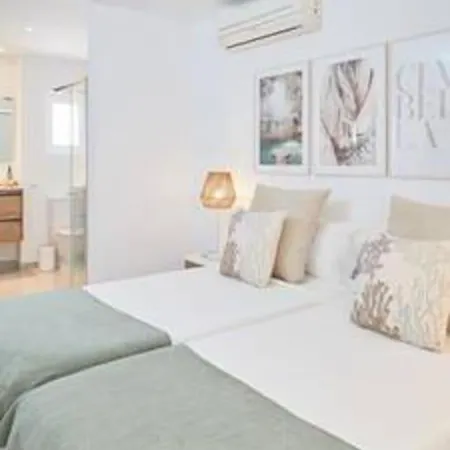 Walk To Ushuaia, Hi & The Beach! - 6Br Villa - Charming Patio & Private Pool Villa *