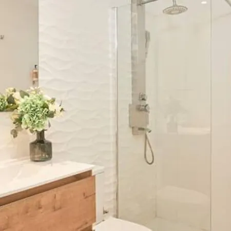 Walk To Ushuaia, Hi & The Beach! - 6Br Villa - Charming Patio & Private Pool