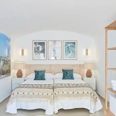 Walk To Ushuaia, Hi & The Beach! - 6Br Villa - Charming Patio & Private Pool Villa