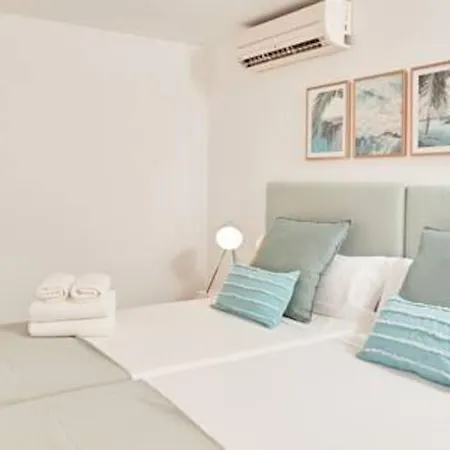 Villa Walk To Ushuaia, Hi & The Beach! - 6Br Villa - Charming Patio & Private Pool Ibiza