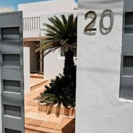 Villa Walk To Ushuaia, Hi & The Beach! - 6Br Villa - Charming Patio & Private Pool *