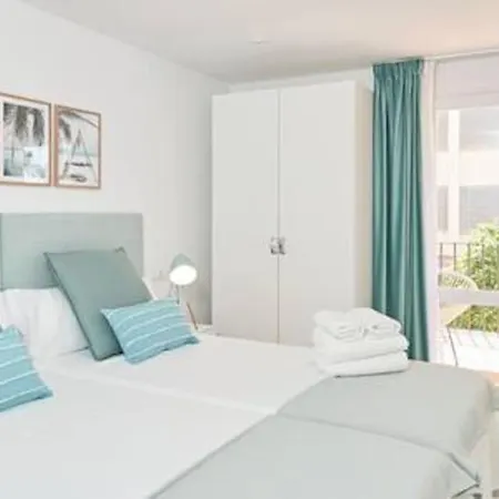 Walk To Ushuaia, Hi & The Beach! - 6Br Villa - Charming Patio & Private Pool Ibiza