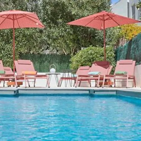 Walk To Ushuaia, Hi & The Beach! - 6Br Villa - Charming Patio & Private Pool
