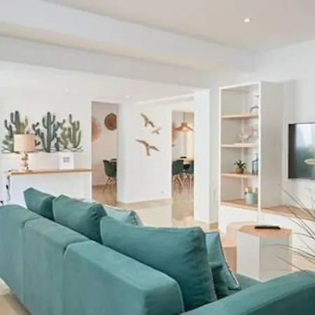 Villa Walk To Ushuaia, Hi & The Beach! - 6Br Villa - Charming Patio & Private Pool