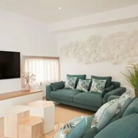 Walk To Ushuaia, Hi & The Beach! - 6Br Villa - Charming Patio & Private Pool Villa Ibiza