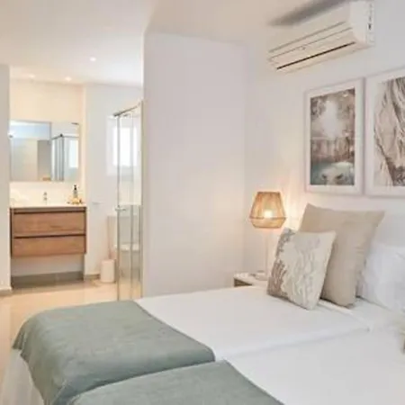 Walk To Ushuaia, Hi & The Beach! - 6Br Villa - Charming Patio & Private Pool Ibiza
